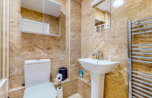 2 Bed with Garden & Free Parking near the Thames - Photo 10