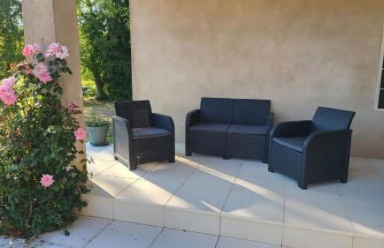 Lovely Modern 6-Bed Retreat Near 3 Swimming Lakes, Perfect for Families - Foto 10