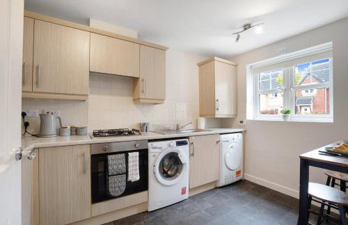 NEW! Stylish 2-Bed Home by Stay With Us, Ideal for Families, Sleeps 4! - Foto 3