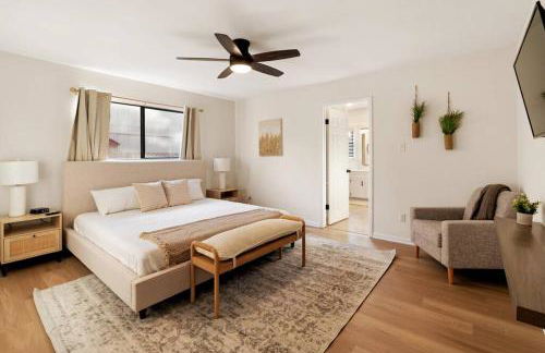 Charming & Bright W Lounging Pool and Hot Tub - Photo 4