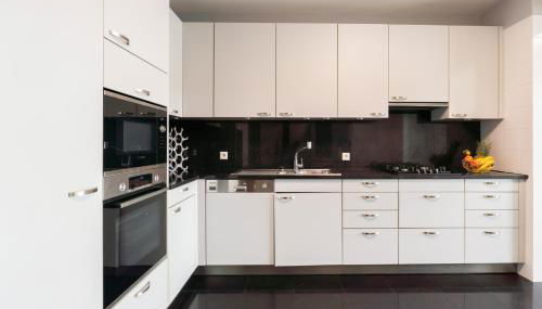 Elegant Riverfront Flat | Pool & Sports by Host Wise - Photo 5, stove, dishwasher