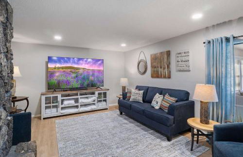 Lakefront Home Private Dock with Main Channel View - Foto 12