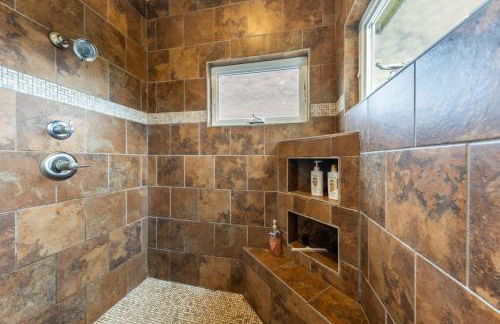 5BR 3BA Spicewood Prime Waterfront w Dock, Theater and Game Room by Austin Vacay - Foto 50