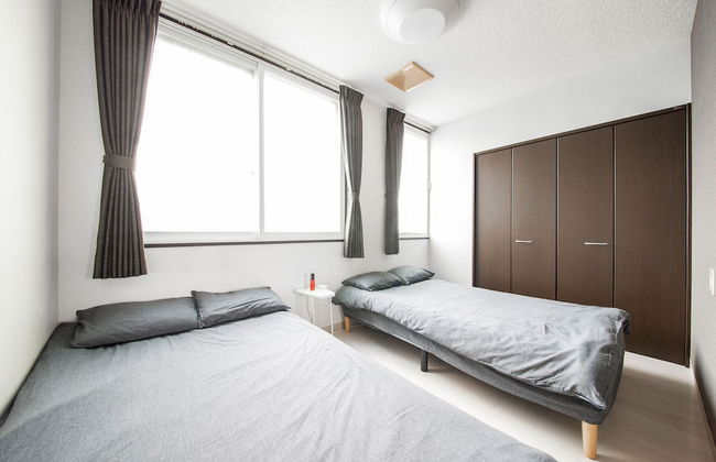 ROADSIDE HOUSE - Photo 2