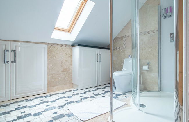 Luxurious Sheffield Villa With Stunning Views - Photo 12