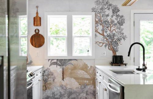 Charming Family Home Sleeps 8 near DC, Historic Old Town VA, & National Harbor - Foto 1