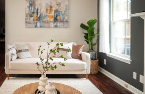 Entire home in RTP near Duke with fenced backyard - Foto 4