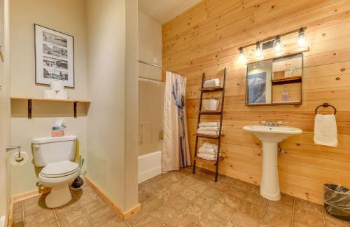 Grizzly Tower Packwood Cabin with Hot Tub! - Foto 24