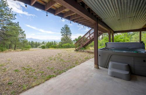 Hot Tub + Views | Cozy Retreat - Foto 53