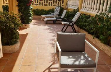 Adosado/casa con terraza y buhardilla. Playa El Perelló - Foto 1