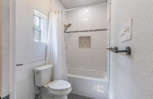 La Casita: Hot-tub & Firepit, 15 min to Fred! - Photo 19