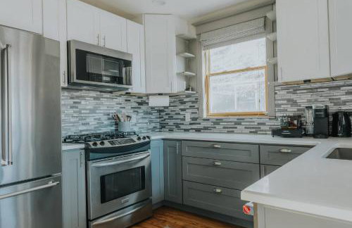 Spacious Downtown Family with Large Patio, Hot Tub, Fire Pit, by Forest & Peak Retreats - Foto 22