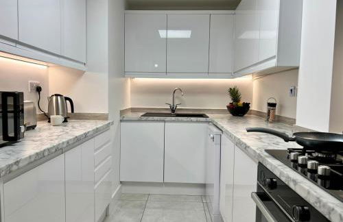 Borage House- Crawley,3BR House, Wifi, Parking, Close to Gatwick Airport, Contractor friendly, short and long term stays welcome - Foto 48