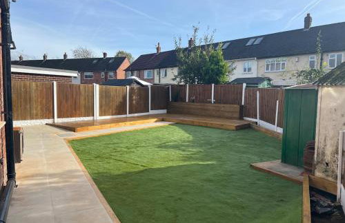 The Place with king beds, Ensuite Bathrooms, Close to Airport and Free Parking - Foto 5