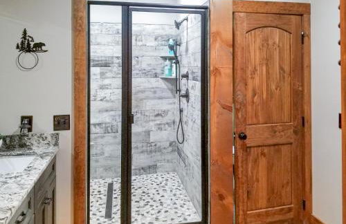 Brand New Build Luxury Mountain Chalet with Hot tub, pool, Game Room, Premium features - Foto 12