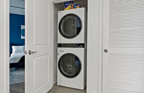 LUXE 1BD - 5 Min DT, Gym, Parking, W-D - Sleeps 6 - Foto 22