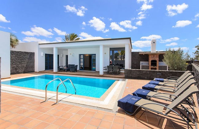Beautiful 5-bed Villa in Playa Blanca - Photo 22