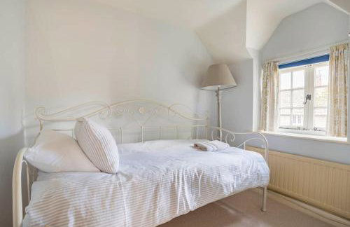 Charming Cottage in Cotswolds Riverside Village - Foto 12