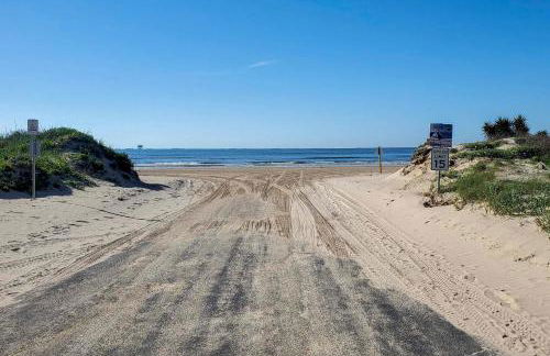 225 Feet to Shore! Ocean-View Crystal Beach Escape - Foto 37