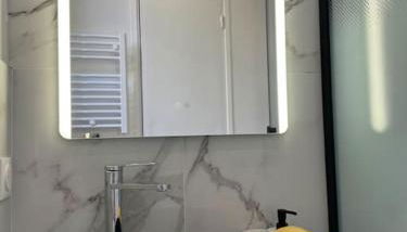 Le Gallilée - Studio Climatisé Calme Centre-Ville - Foto 2, towels, Shower