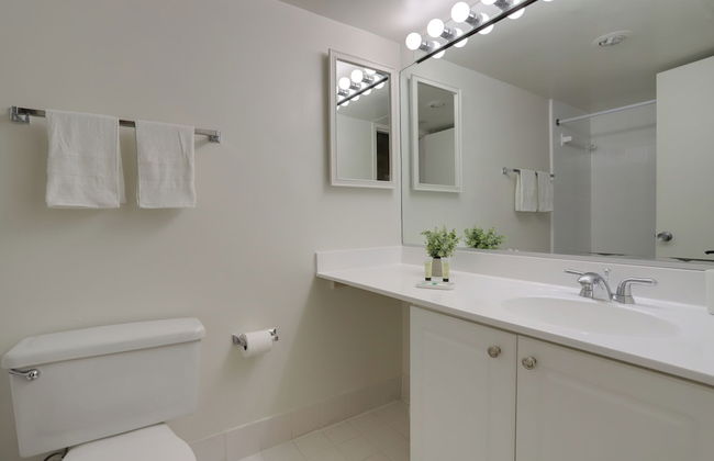 Convenient Apt Near Airport - Photo 38