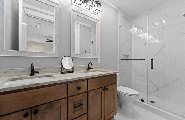 Blue Heron & Gray Fox by Avantstay 2 Lakefront Homes, Sleeps 44 Pool, Dock, Theater - Foto 33