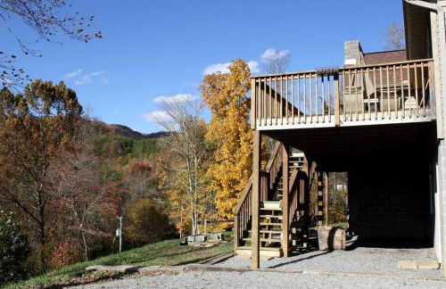 Secluded Family Getaway with Stunning Mountain Views near Pigeon Forge, Tennessee - Photo 10