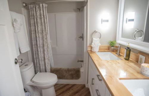 Cozy and Stylishly-Walk To The Beach - Sleeps 5 - Foto 22