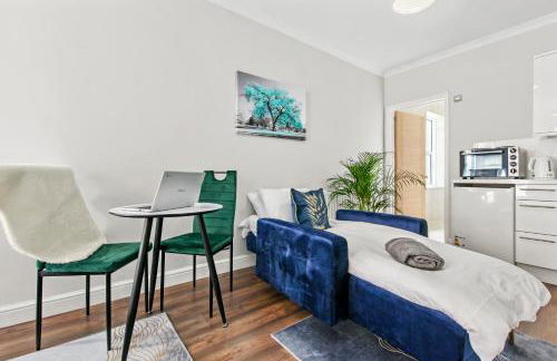 Stunning studio flat with free on-street parking! - Foto 16