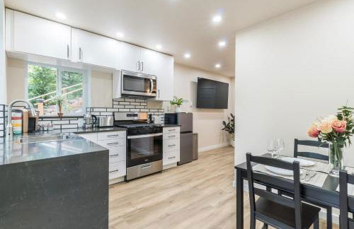 Beautiful place with a great location, free parking, WiFi & large TV. - Foto 14