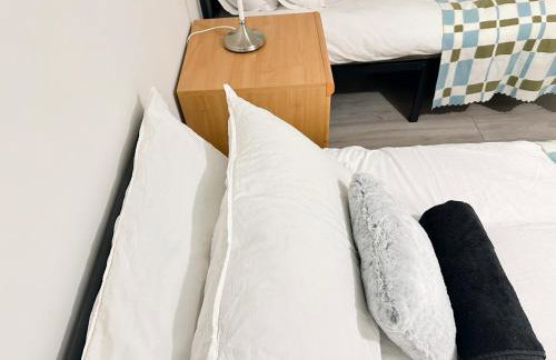 Spacious Luton Airport Accommodation - Perfect for Contractors, Families, Tourists & Long Stays - Foto 18