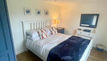 Two Bed Chalet with Sea Views - Photo 4