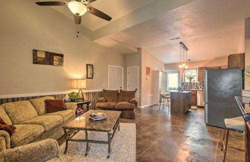 St Charles Hilltop Mansion with Mod Interior! - Foto 4