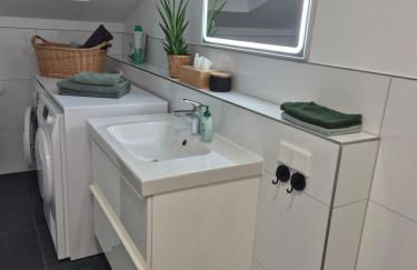 Ruhige 1-Zimmer Einliegerwohnung mit Küche und Bad in Großburgwedel - Photo 3