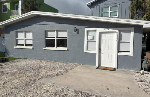 Cheerful 7 Bdrm Home with Private Pool One Block from Beach - Foto 6