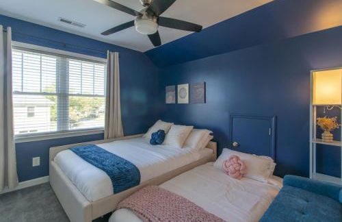 Fam-Biz Friendly 3BD with Fire pit & BBQ - Downtown - Foto 39