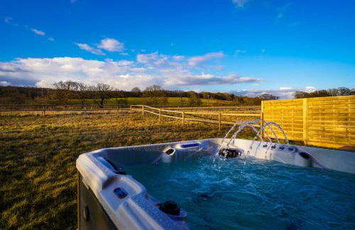 Starlight Lodge - 4 bedroom Barn with Hot Tub! - Foto 56