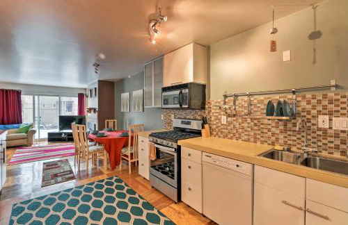 Walk to Town and Coast Anchorage Condo with Fireplace - Foto 11