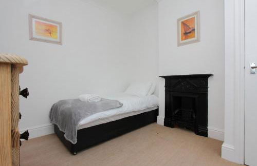 Lovely Victorian House - Photo 7