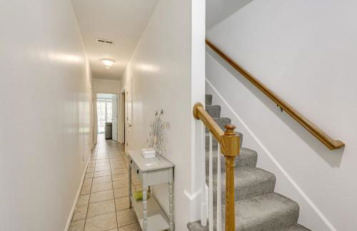 3 Mi to Dtwn Worcester! Spacious 2-Story Townhome! - Foto 24