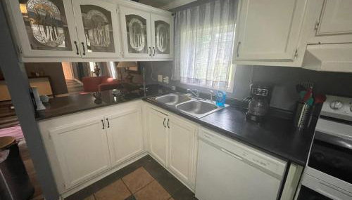 Cozy 3BR cabin with AC and Wi-Fi Fully Fenced - Foto 4