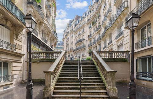 Haussmannian and Central - Montmartre and Sacré-Coeur - Photo 20