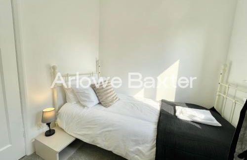 Stylish 3-Bedroom Garden Home, AC, Contractors and Families - Foto 13