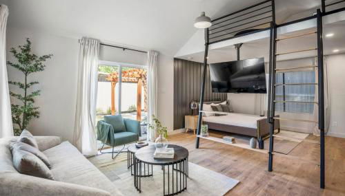 Tiny Home with a Cozy Loft for Quiet Moments - Foto 2