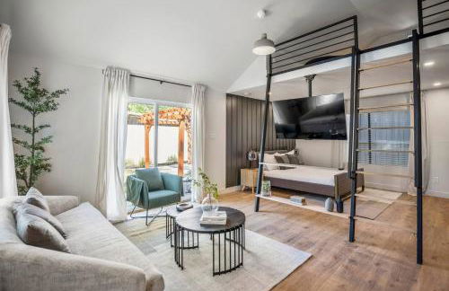 Tiny Home with a Cozy Loft for Quiet Moments - Foto 2