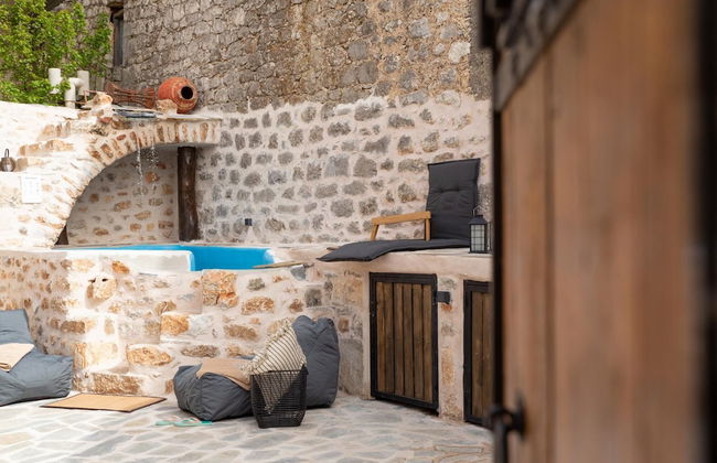 Dandy Villas Tower House Built in 17th Century Pool - Photo 55