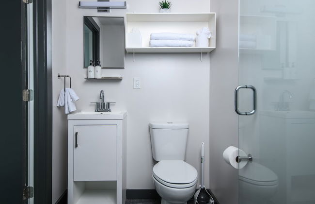 Cozy Downtown Spot, Gym, 5 min to Hospital) for field - Foto 50