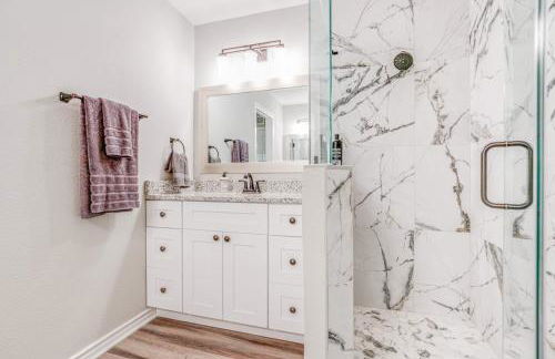 Huge House Fun Central 4BD 3BA with POOL - Foto 33