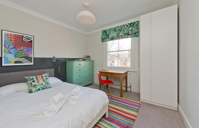 Interior Designed House With Garden in North West London by Underthedoormat - Foto 5