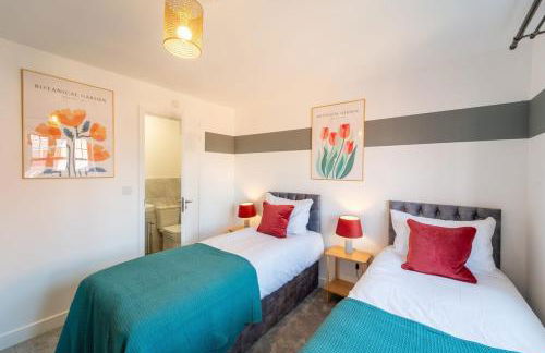 Charming 4 Bedroom House for 8 - Family Friendly - Fast WiFi - Parking - Photo 19